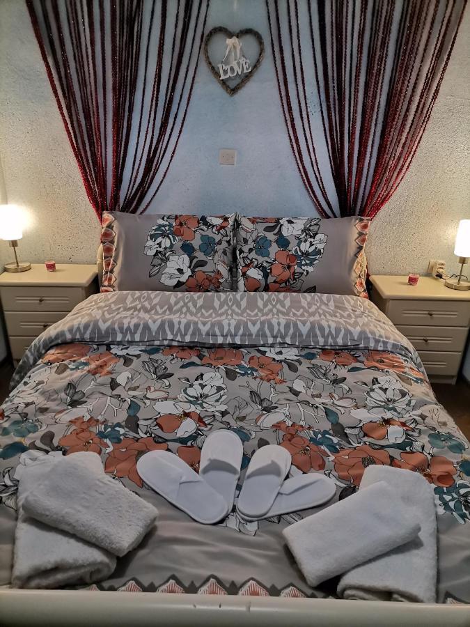 Frasta'S Rose Apartment Plaka  ภายนอก รูปภาพ