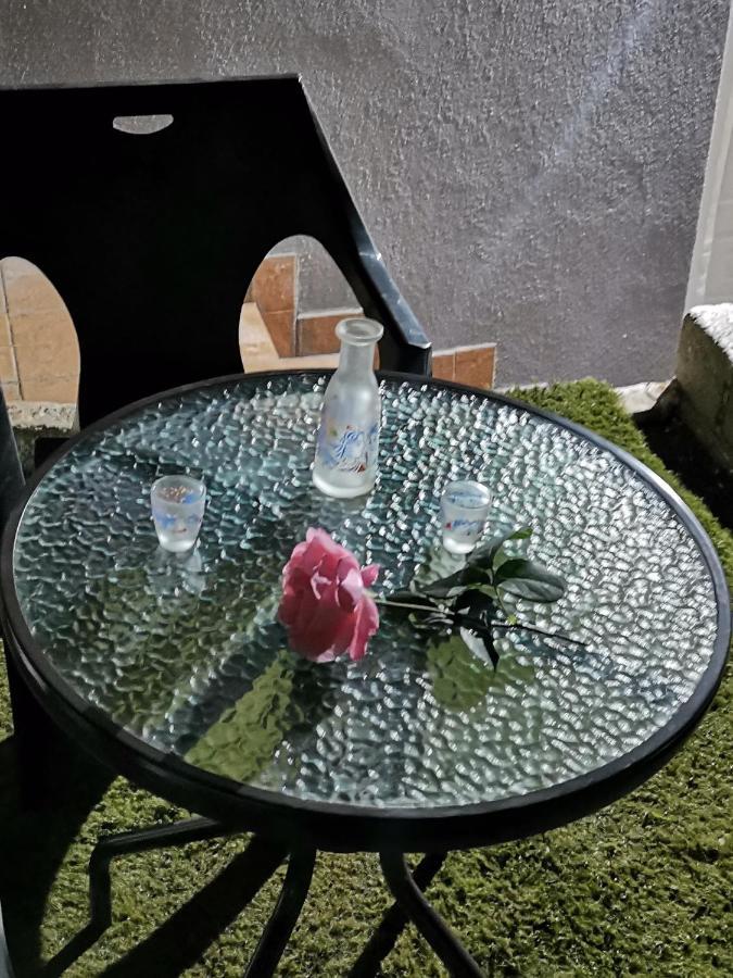 Frasta'S Rose Apartment Plaka  ภายนอก รูปภาพ
