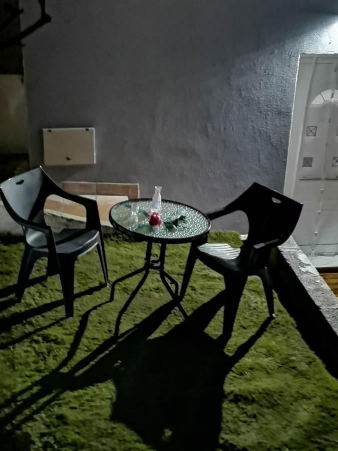 Frasta'S Rose Apartment Plaka  ภายนอก รูปภาพ