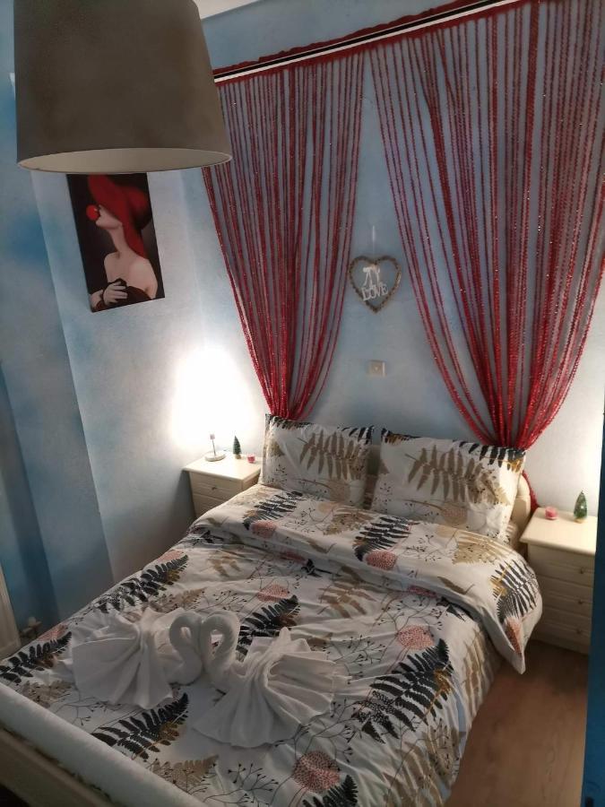 Frasta'S Rose Apartment Plaka  ภายนอก รูปภาพ