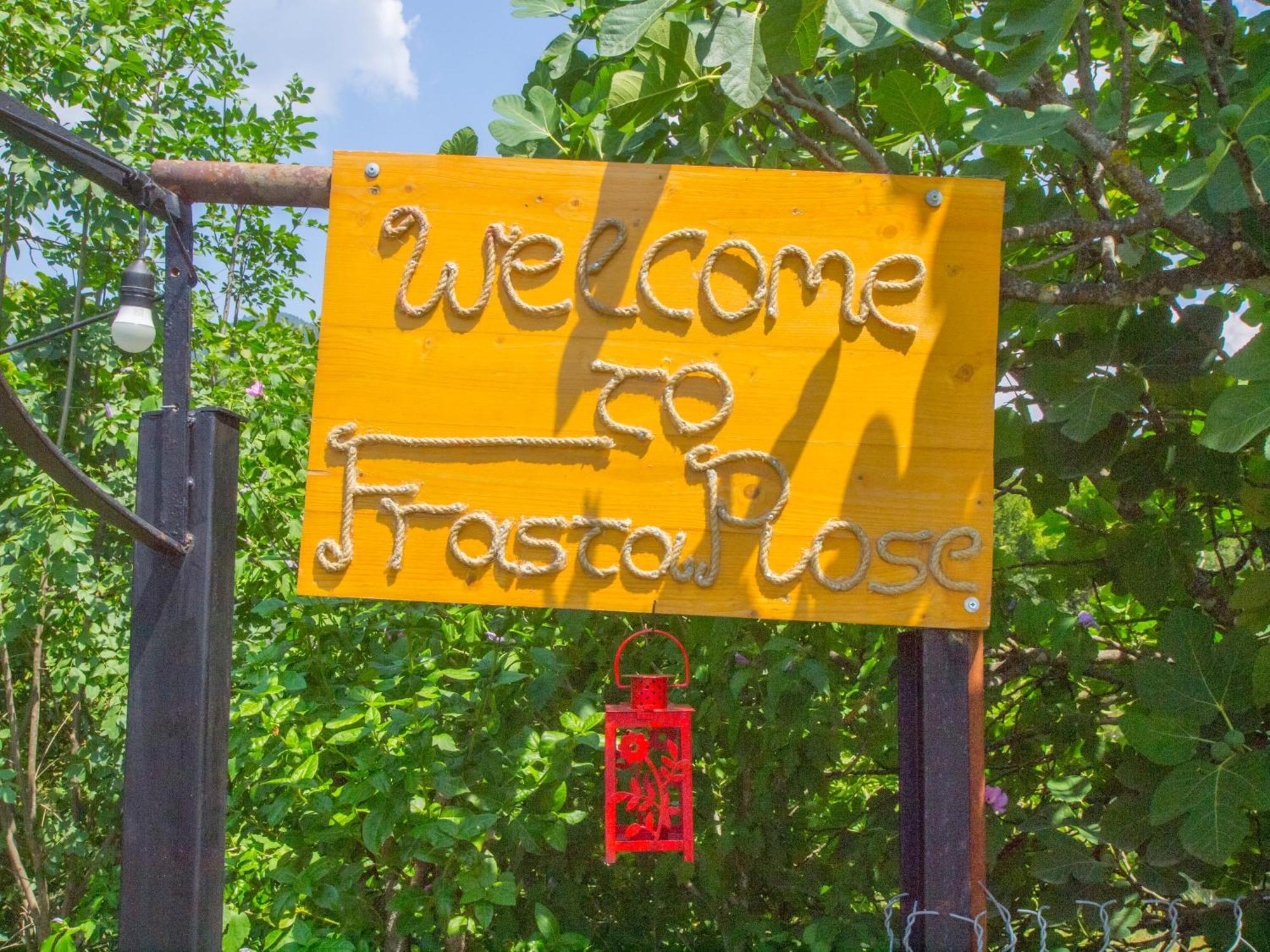 Frasta'S Rose Apartment Plaka  ภายนอก รูปภาพ