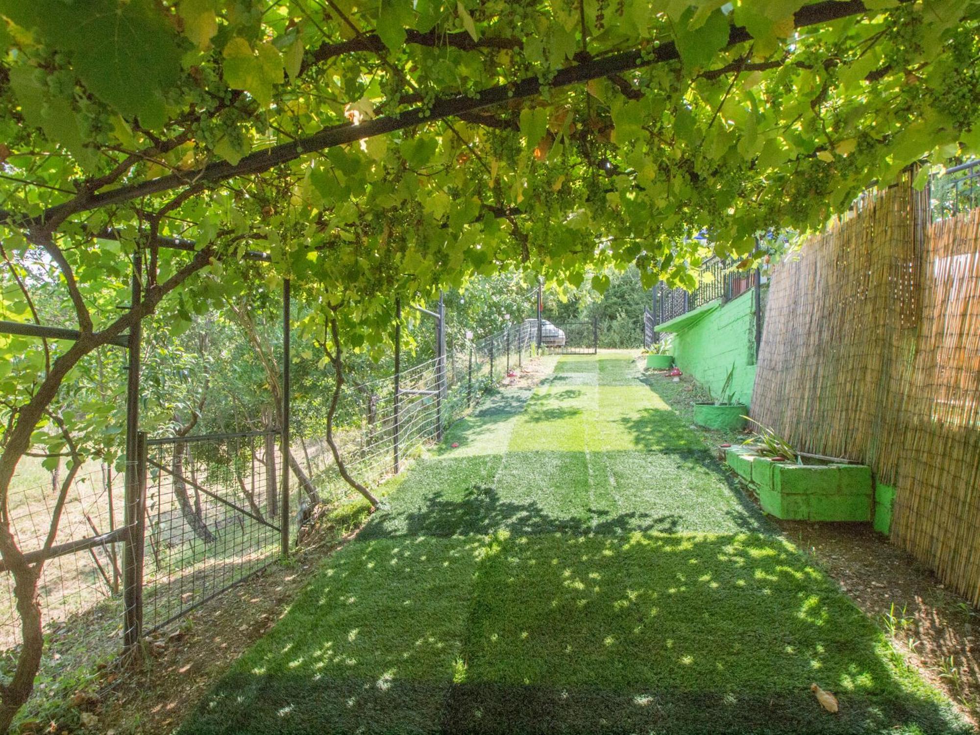 Frasta'S Rose Apartment Plaka  ภายนอก รูปภาพ